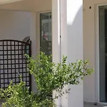 Apartamento Spacious & Cozy Apartment, With Big Yard, In