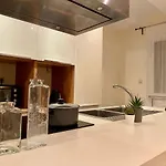 Spacious & Cozy Apartment, With Big Yard, In Apartamento Cos
