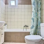 Spacious & Cozy Apartment, With Big Yard, In Apartamento *