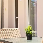 Apartamento Spacious & Cozy Apartment, With Big Yard, In *
