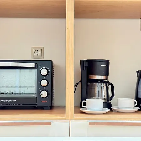 Spacious & Cozy Apartment, With Big Yard, In コス・タウン