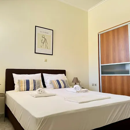 Апартаменты Spacious & Cozy Apartment, With Private Yard, In - El Greco