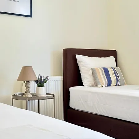 Spacious & Cozy Apartment, With Private Yard, In - El Greco *