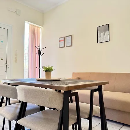 Spacious & Cozy Apartment, With Private Yard, In - El Greco Апартаменты