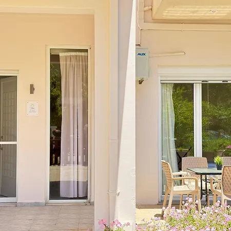 Spacious & Cozy Apartment, With Big Yard, In Apartment Kos Town