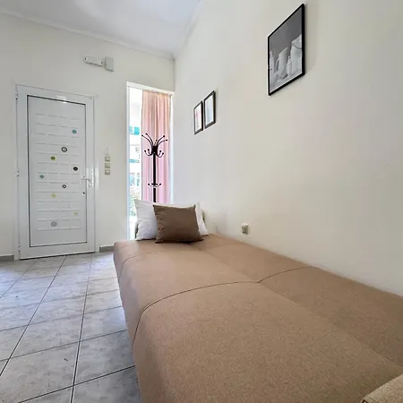 Апартаменты Spacious & Cozy Apartment, With Private Yard, In - El Greco