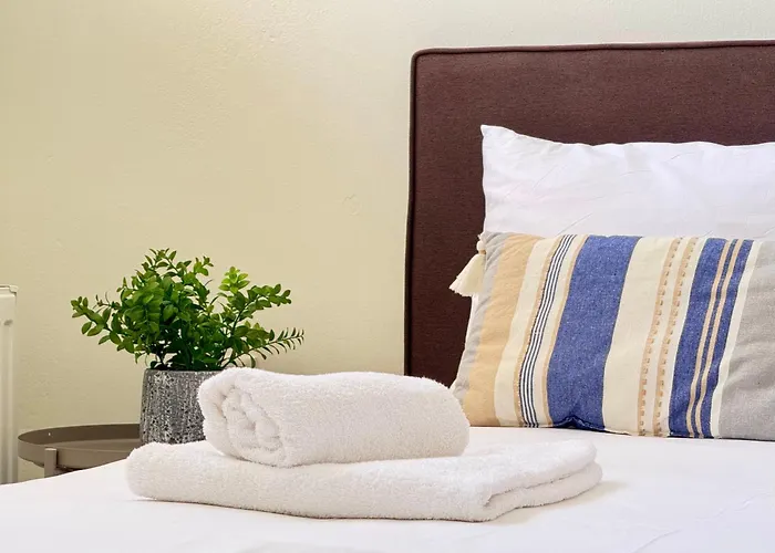 Spacious & Cozy Apartment, With Big Yard, In Apartman Kosz