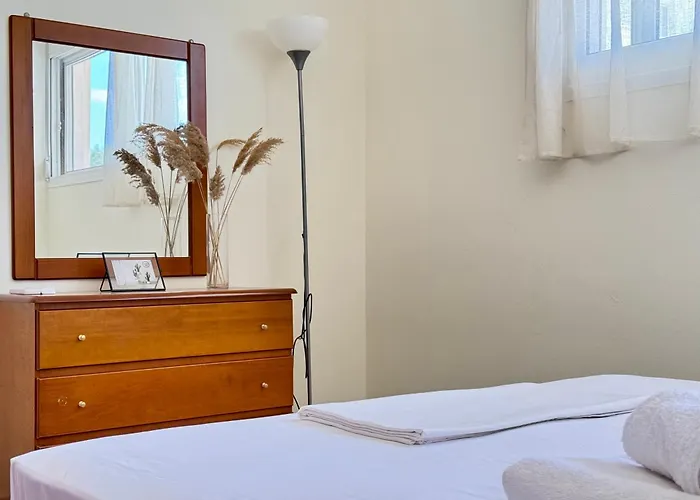 Apartman Spacious & Cozy Apartment, With Big Yard, In Kosz