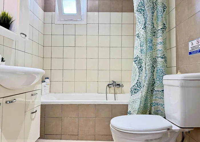 Spacious & Cozy Apartment, With Big Yard, In Apartman *