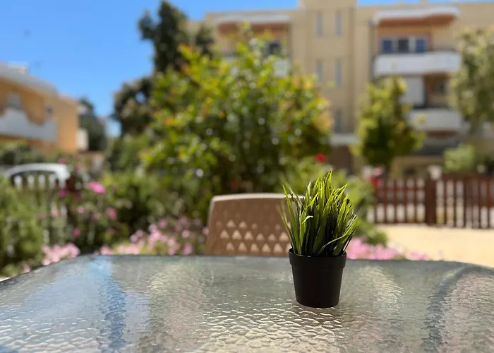 Apartman Spacious & Cozy Apartment, With Big Yard, In