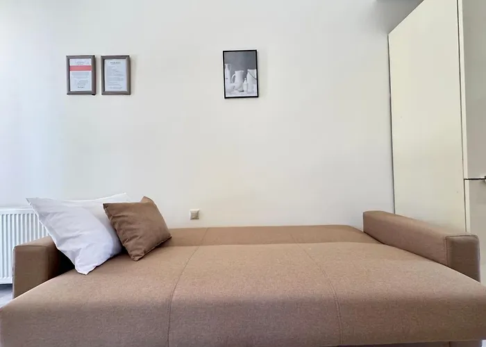 Spacious & Cozy Apartment, With Big Yard, In Apartman Kosz