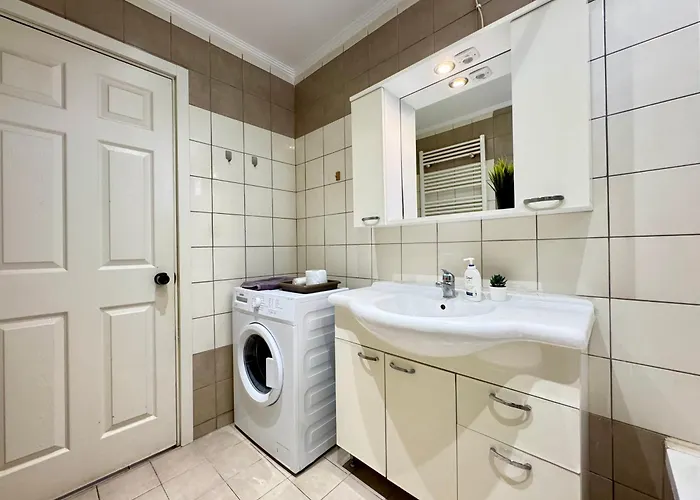 Apartman Spacious & Cozy Apartment, With Big Yard, In Kosz