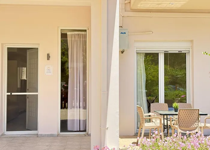 Spacious & Cozy Apartment, With Big Yard, In Lägenhet Kos