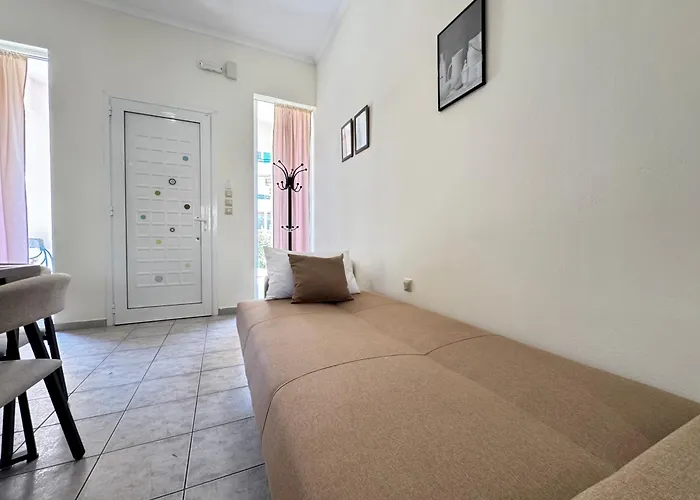 Lägenhet Spacious & Cozy Apartment, With Big Yard, In